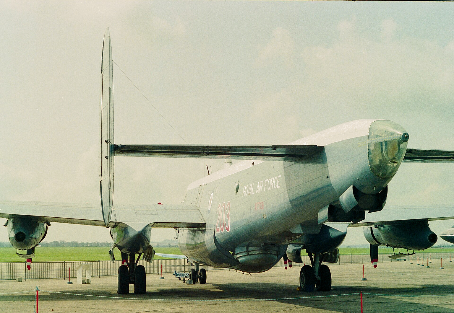 Shackleton MR.3 XF708, preserved at IWM Duxford. Photo: Andrew Thomas (CC BY-SA 2.0).