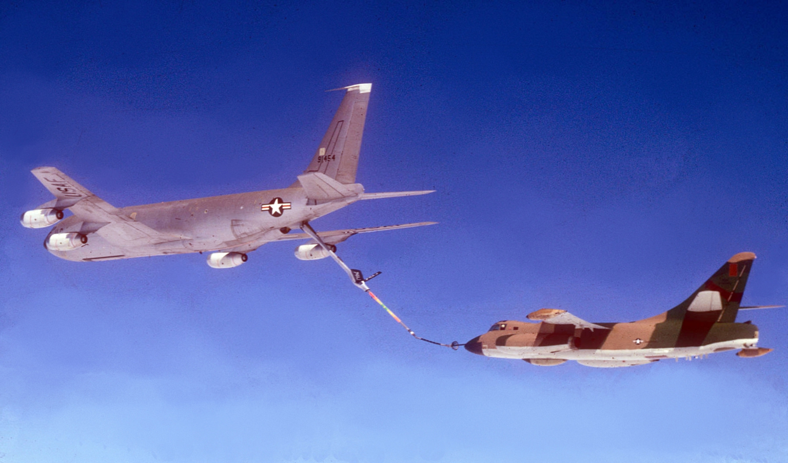 KC-135 tanker refuels a Douglas EB-66C electronic-warfare aircraft, c.1966. Photo: US Air Force, public domain.