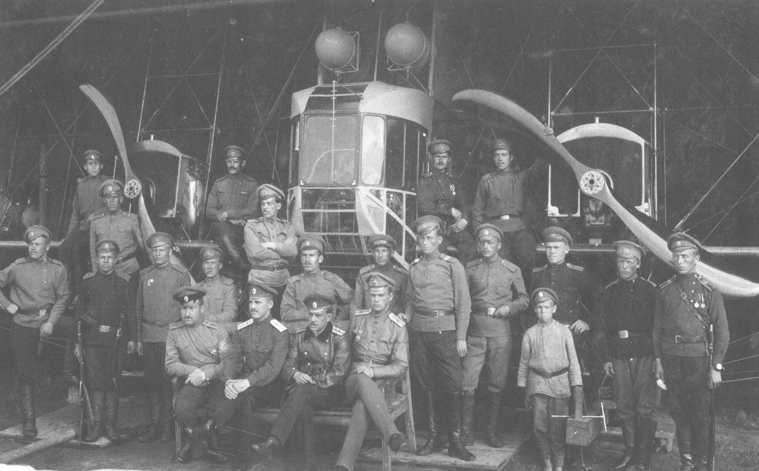 Crew and aircraft of an Ilya Muromets — each “flying ship” had its own named team.