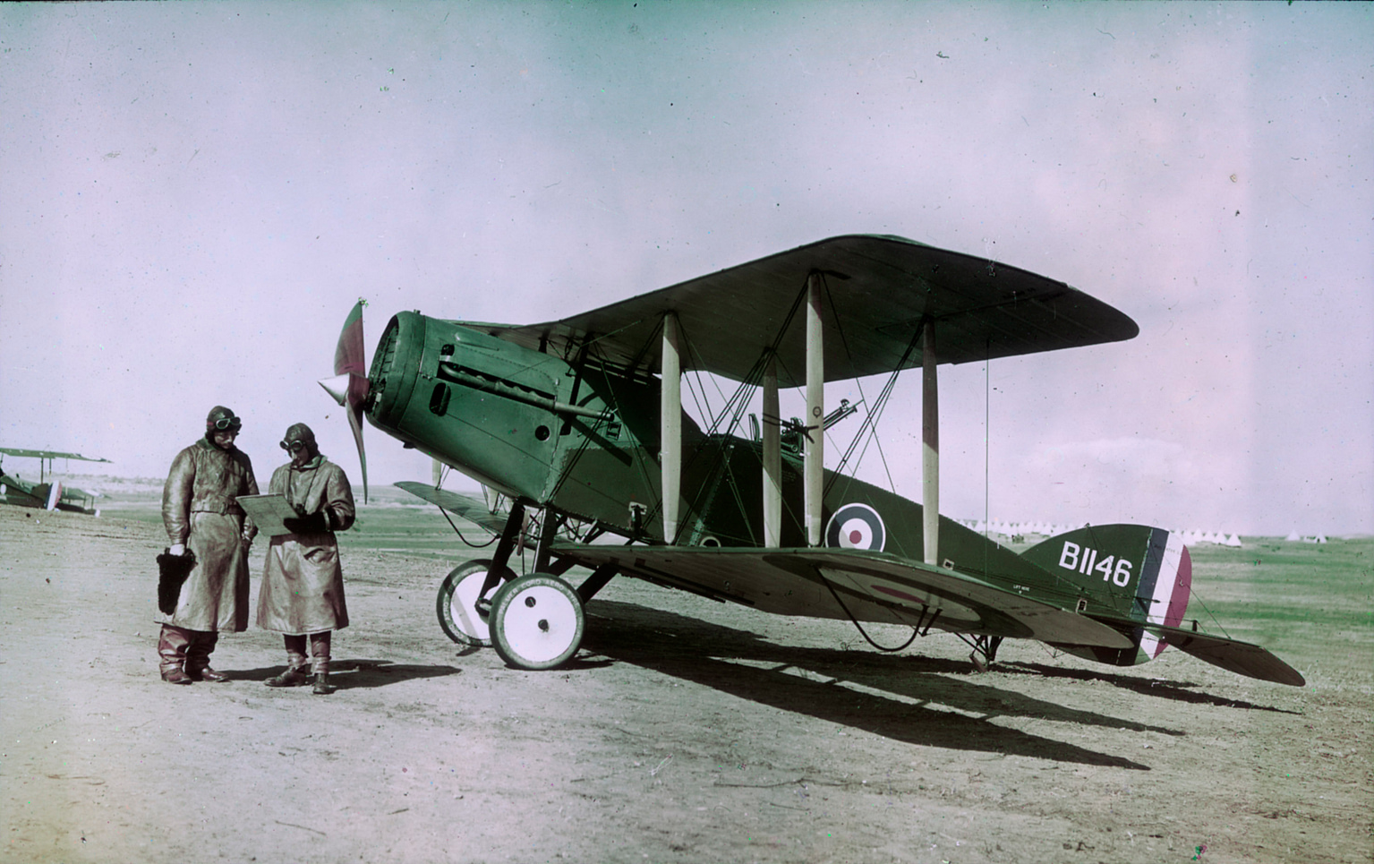 An observer and pilot standing with their Bristol F.2B Fighter, the type's two-man crew