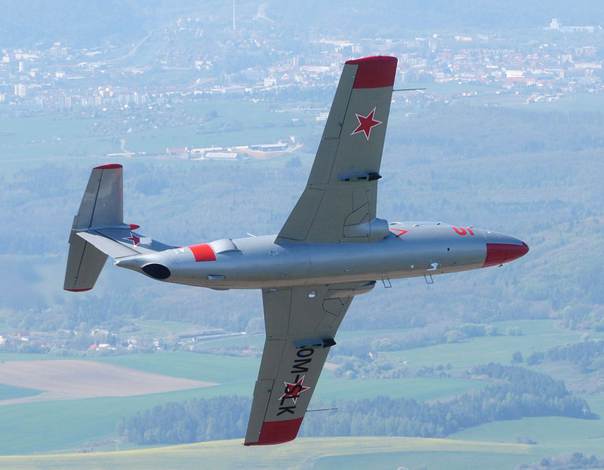 L-29 Dolphin: Robust training jet at an attractive price | MiGFlug.com