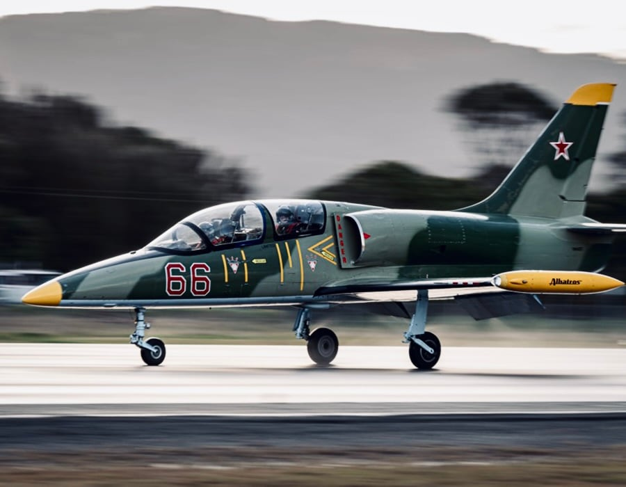 L-39信天翁战斗机飞行| MiGFlug