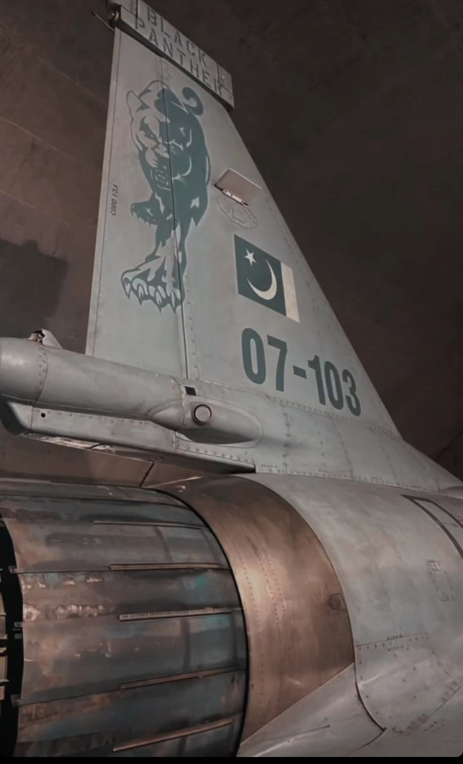 A JF-17 Thunder in flight Pakistan and Chinas low-cost multirole fighter.