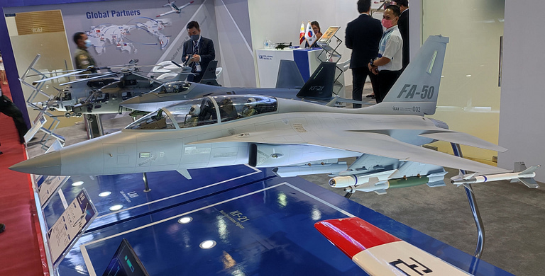 A Philippine FA-50PH climbing away Manilas first supersonic jets in decades.