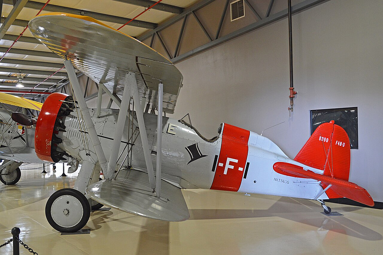 Boeing P-12 / F4B