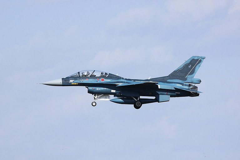 Mitsubishi F-2