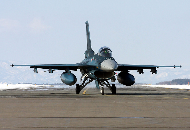 Head-on, the F-2s enlarged wing and F-16 lineage are both plain to see.