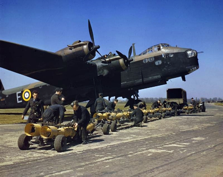 Short Stirling in flight