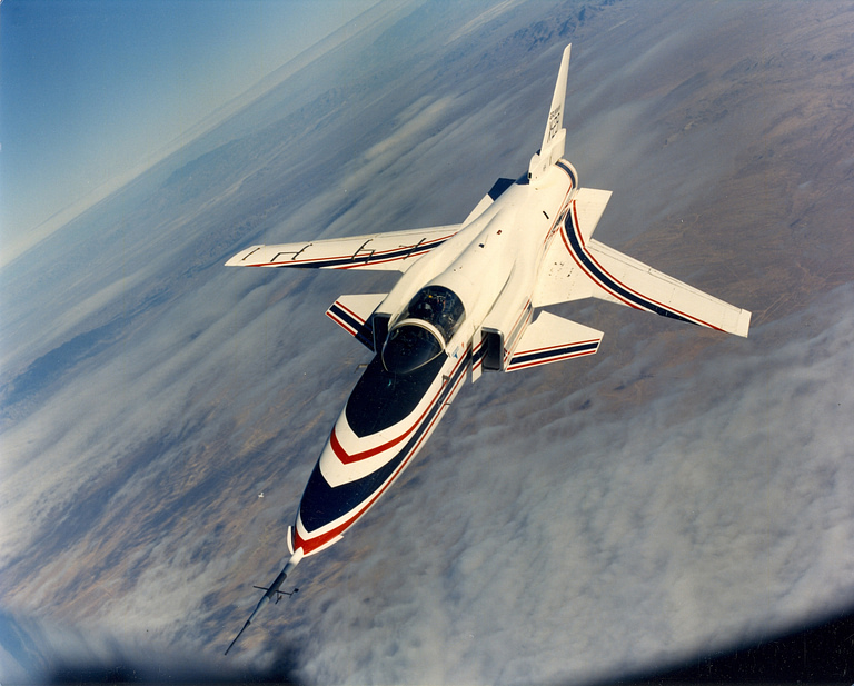 Head-on, the X-29 reveals its three-surface layout: canard, forward-swept wing and aft strakes.