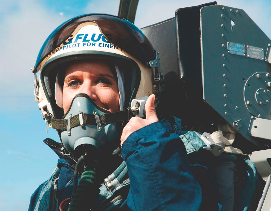 fl-lady-new Hawker Hunter fliegen in der Schweiz