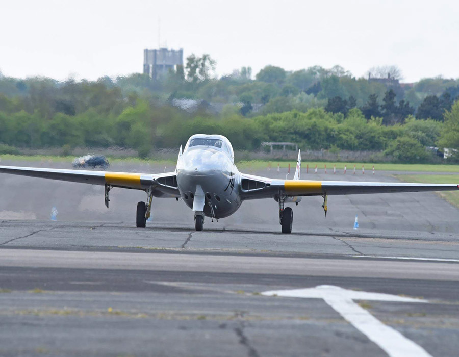 Hawker Hunter vuela en Suiza
