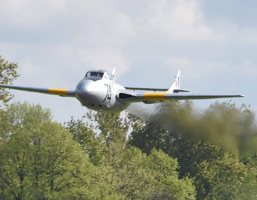 Hawker Hunter vuela en Suiza