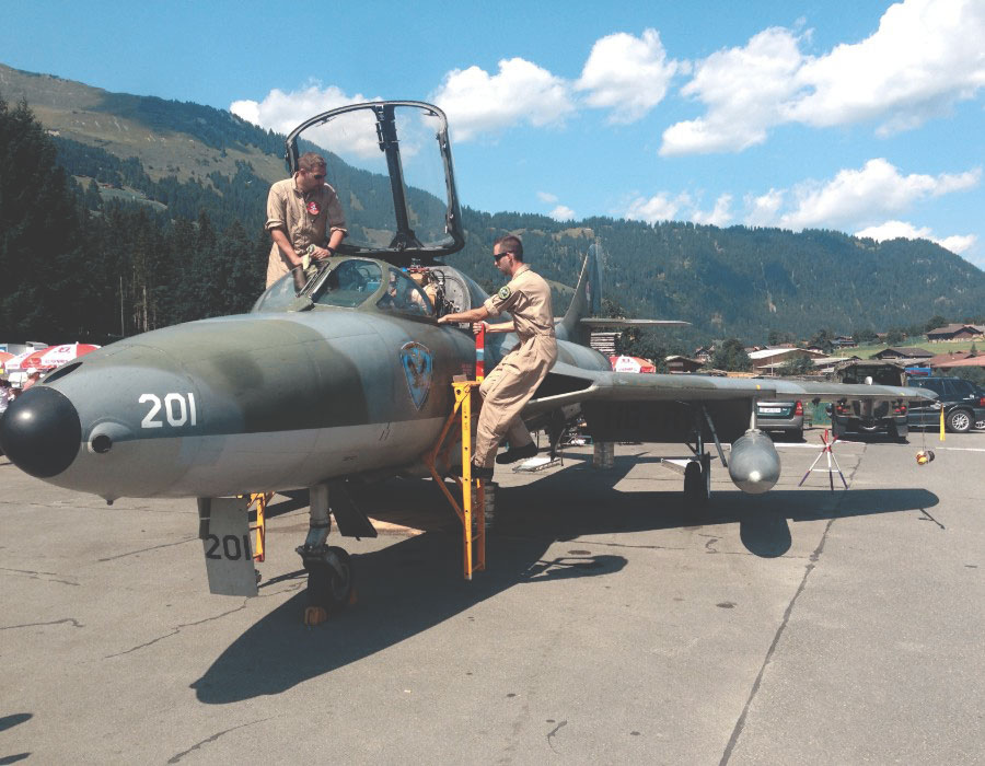 Hawker Hunter fliegen in der Schweiz