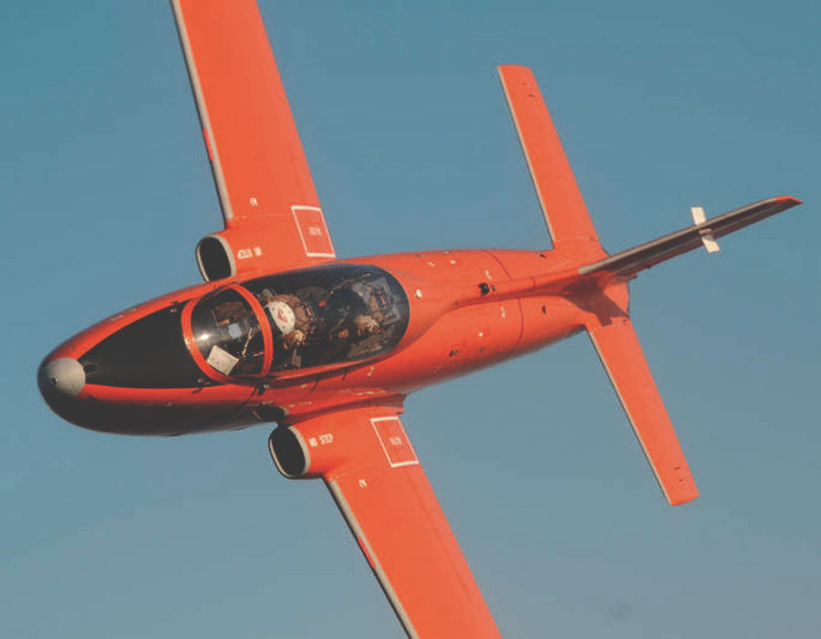 l-39-italy-jet-flight-mo-03-21 Hawker Hunter летает в Швейцарии