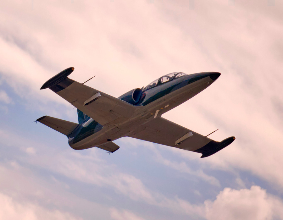 l-39-it-alpes-2 Hawker Hunter vuela en Suiza