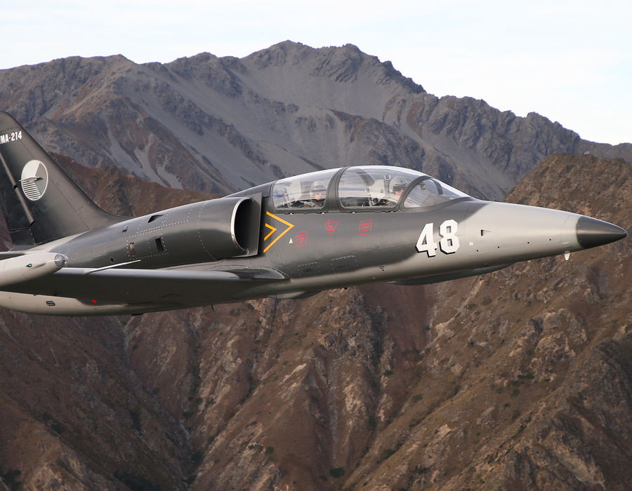 GC 4 (27) (2) Hawker Hunter vuela en Suiza