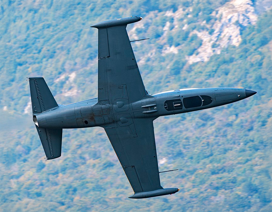 monte-camino-l-39-flight Hawker Hunter fliegen in der Schweiz