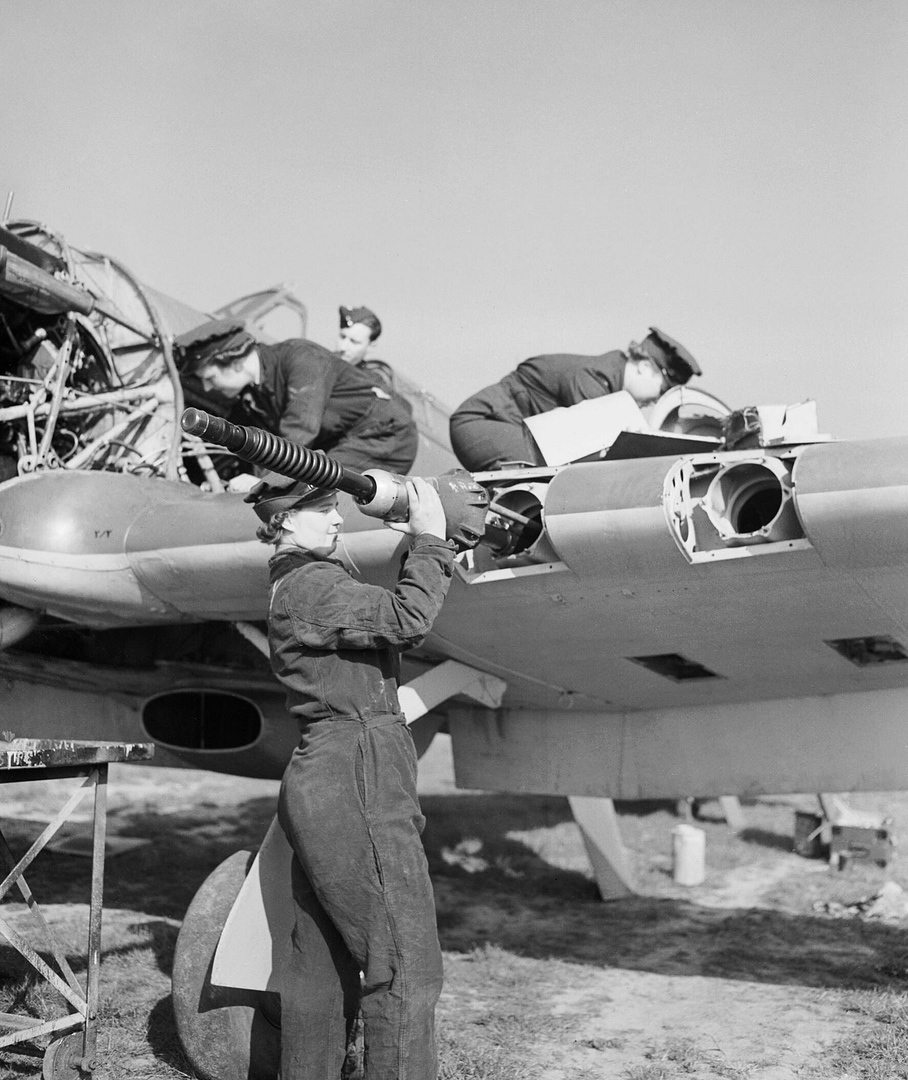 WAAF armourers and mechanics servicing a Hurricane in 1943 the type was famously easy to repair.