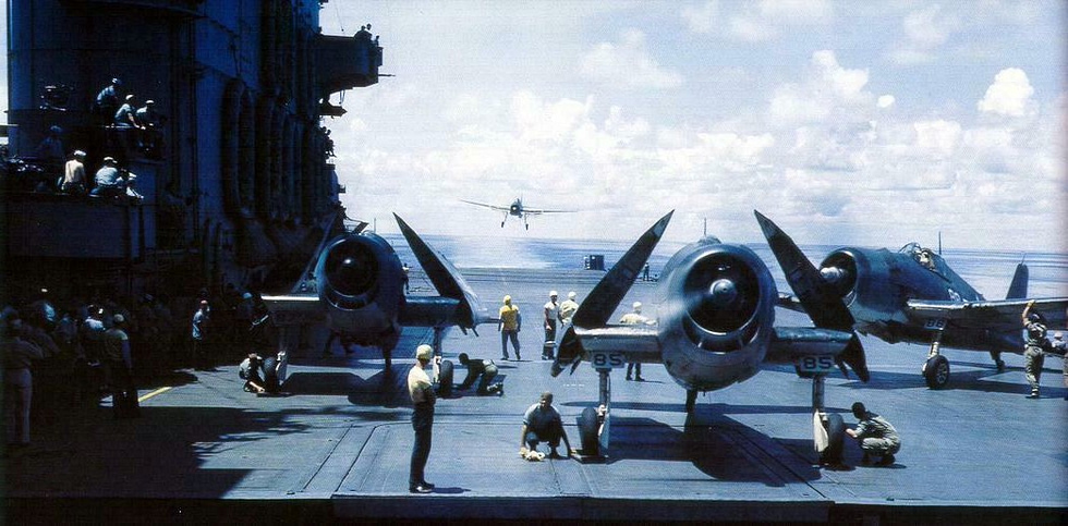 F6F-3 Hellcats with Sto-Wing wings folded crowd the deck of USS Saratoga, 194344.