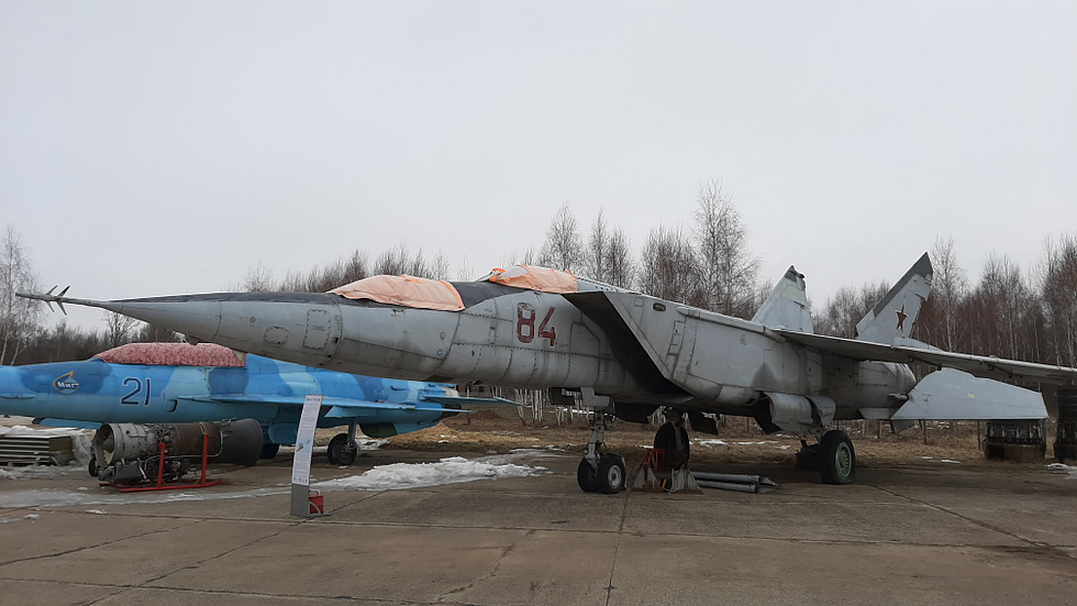 MiG-25PU two-seat trainer variant, side profile