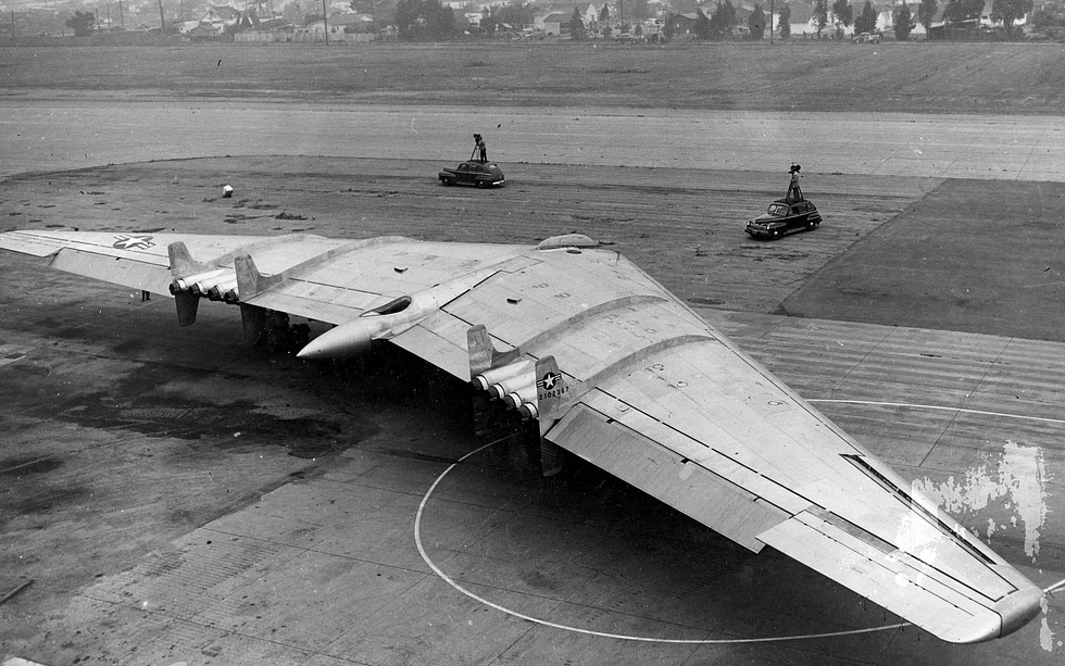 The YB-49s pure planform, December 1948 no fuselage, no tail.