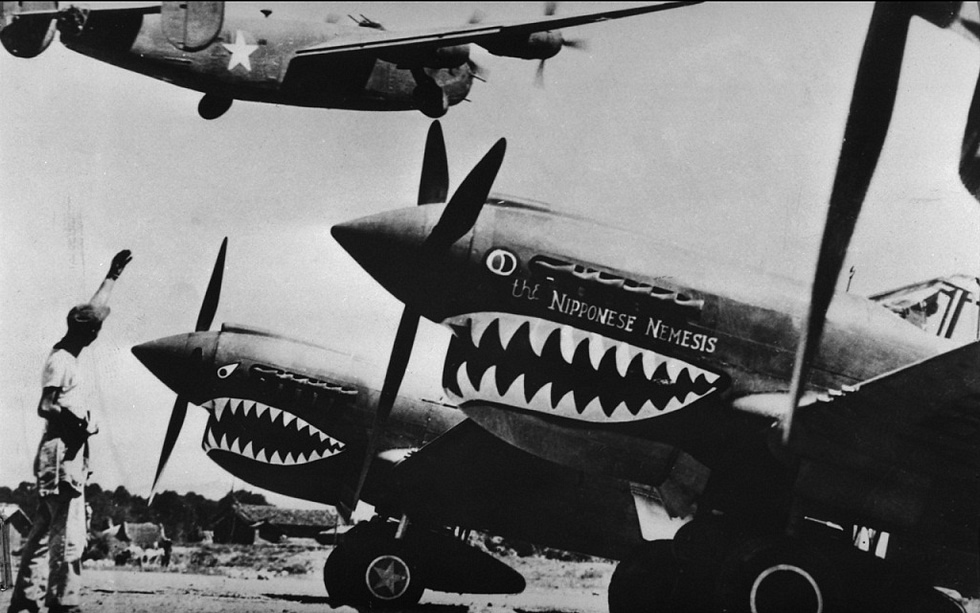 The P-40s pointed nose and chin radiator made the perfect canvas for the shark-mouth.
