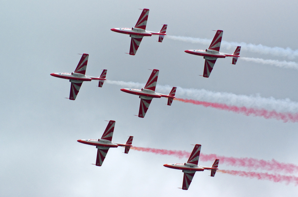 TS-11 Iskras of the Biao-Czerwone Iskry team in formation the jet in its national-colours display role.