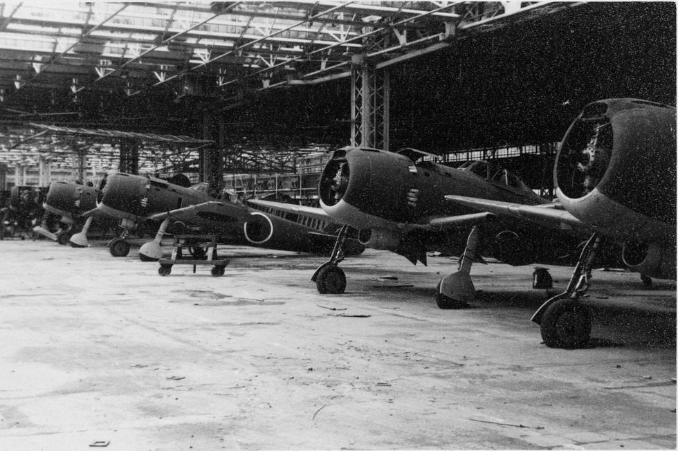 Hayate airframes on Nakajimas Ota assembly line production that peaked before bombing and shortages bit.