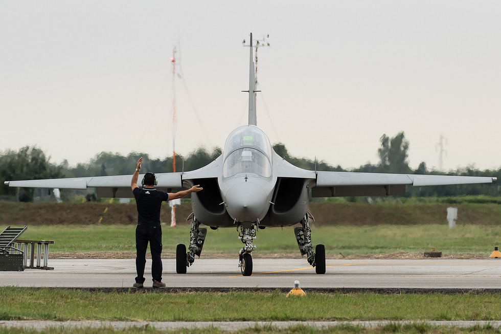 An Italian Air Force T-346A with a ground marshaller Italy flies the type as the T-346A and hosts the International Flight Training School.
