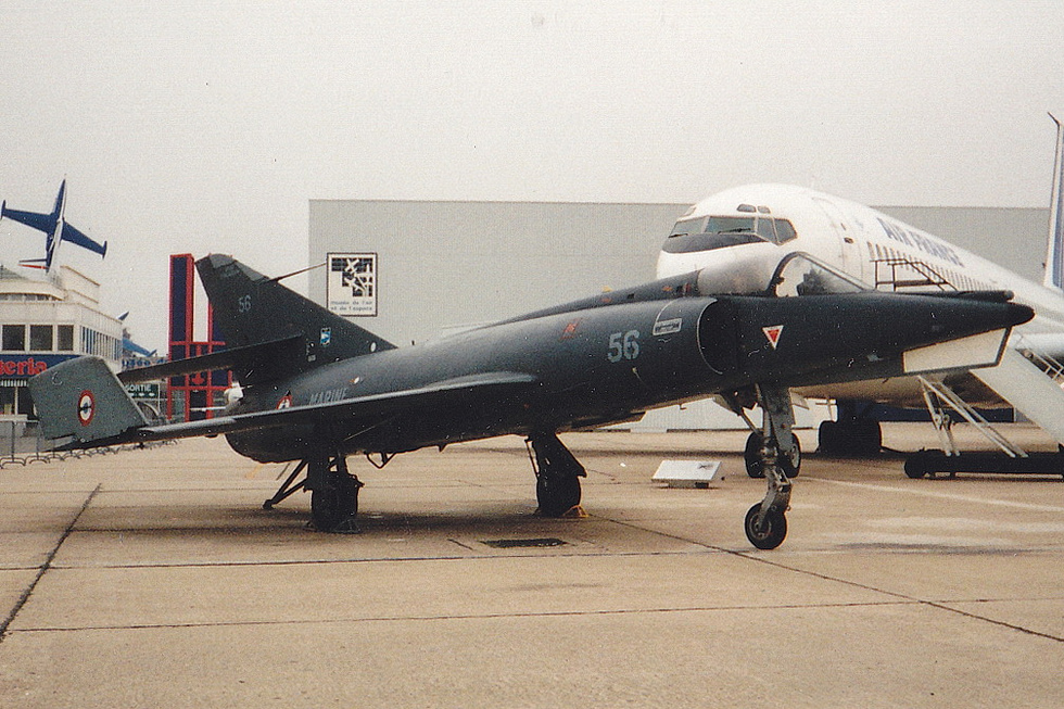A preserved Étendard IVM in the Aéronavale markings of Escadrille 59S, the carrier-qualification school.