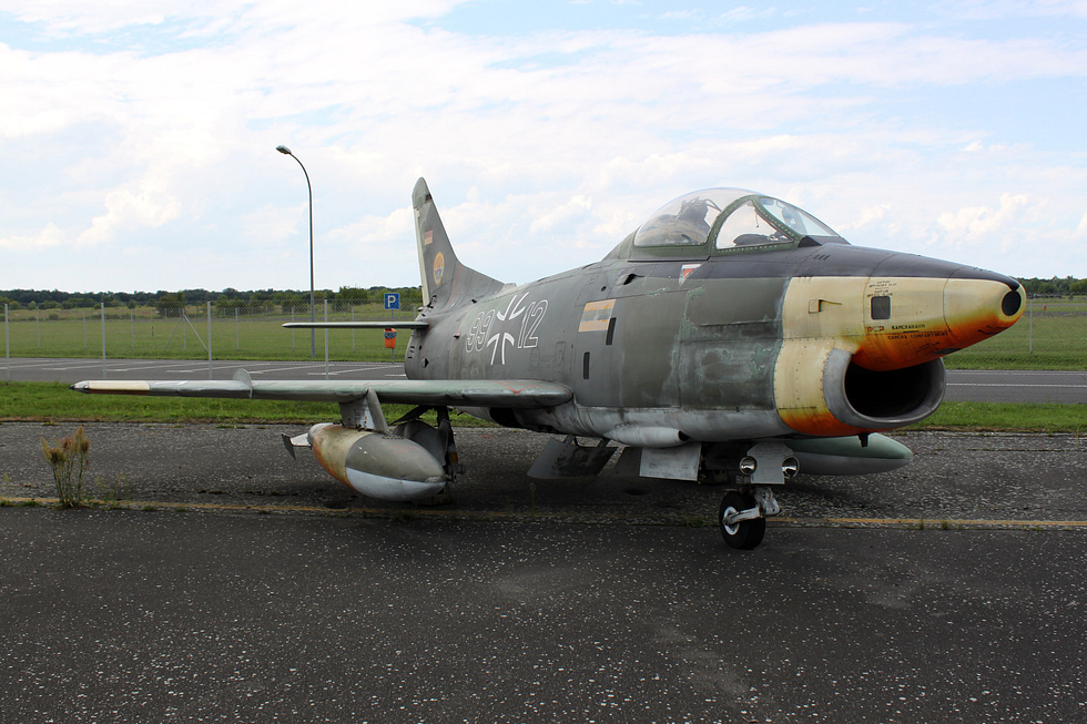A G.91 R/3 in ground-attack fit the German version with two 30 mm DEFA cannon.