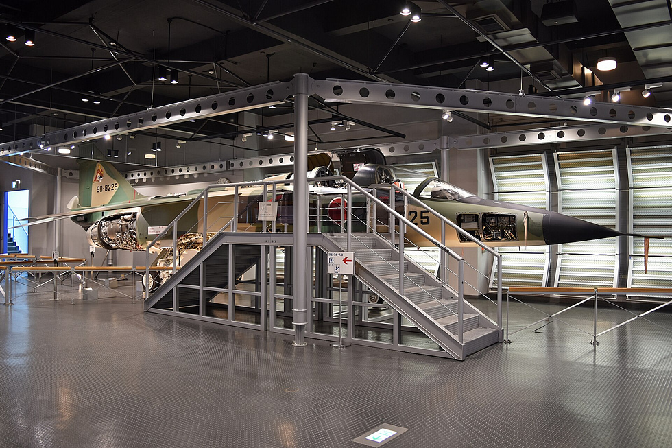 A museum F-1 (serial 90-8225) showing the strike fighters stores pylons.