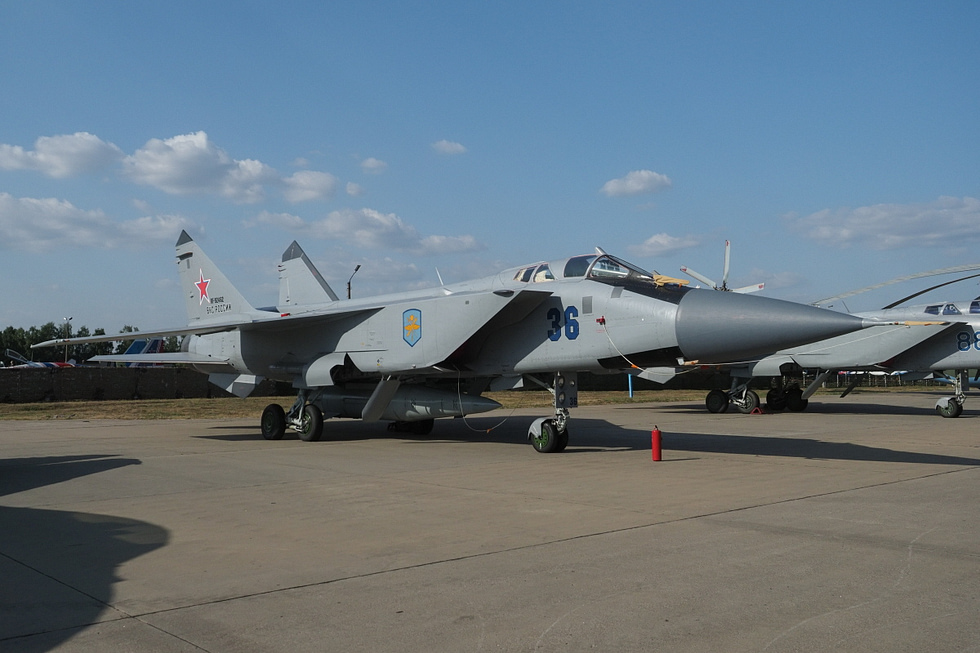 A MiG-31K carrying the Kh-47M2 Kinzhal air-launched missile beneath its belly.