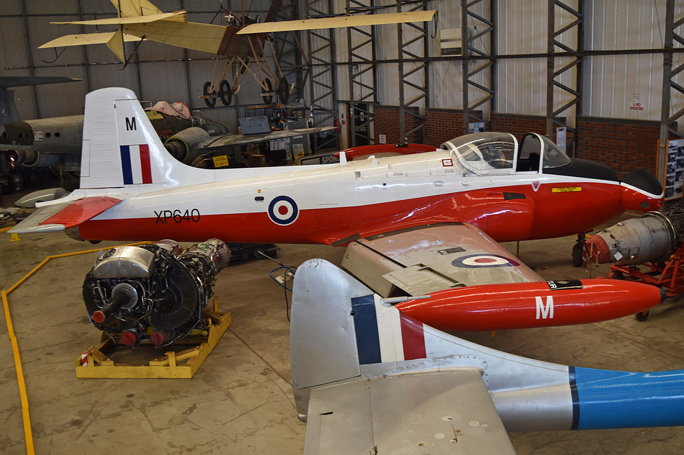 A Jet Provost T.4, XP640, in RAF training colours.