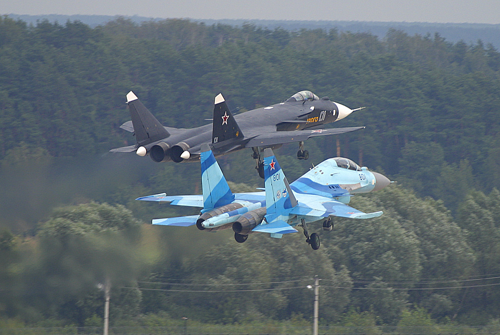 The Su-47 in flight alongside a Su-35UB at MAKS-2003 forward-swept wings and canards clearly visible.