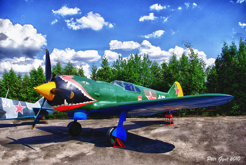 A preserved La-5 in 1942 Soviet markings, red stars on the tail.