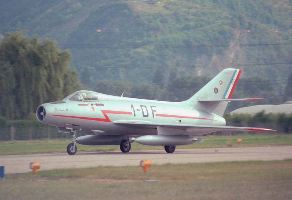 A Mystre IV at the Sion airshow Frances first transonic fighter, still flying decades on.