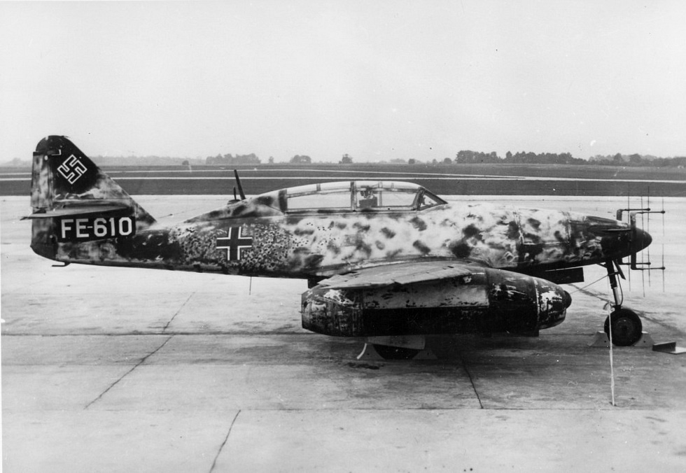 A captured Me 262B-1a in postwar Allied evaluation markings (FE-610).