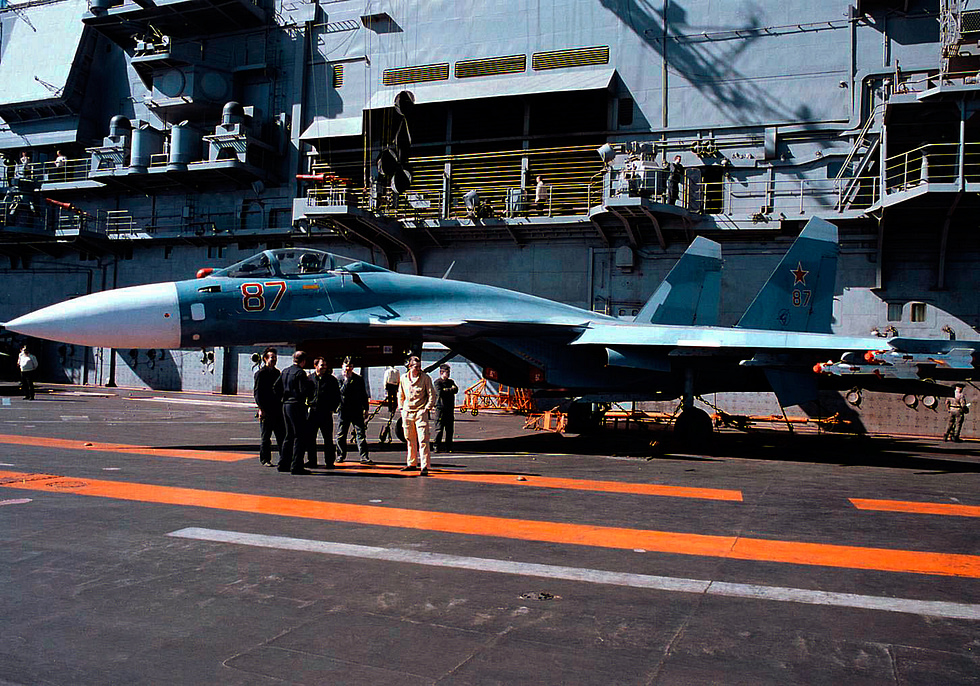 An early Su-27K aboard Admiral Kuznetsov during 1990s carrier operations.