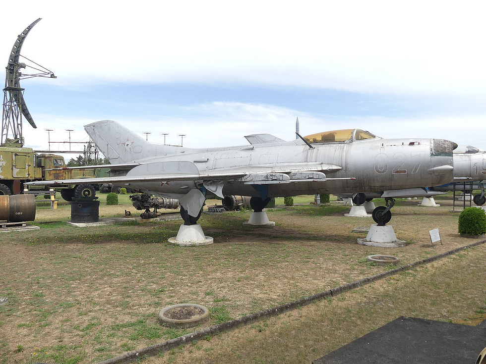 A MiG-19 in Hungarian Air Force markings, with underwing drop tanks.