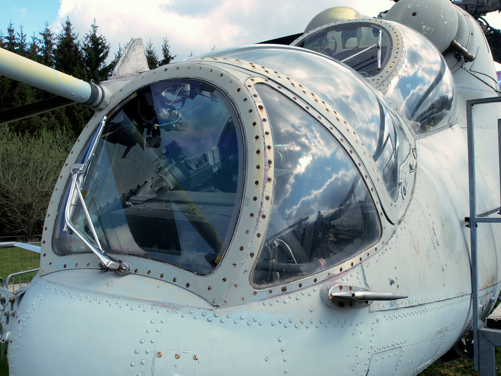 The Hinds tandem double-bubble cockpit gunner in front, pilot stepped up behind.