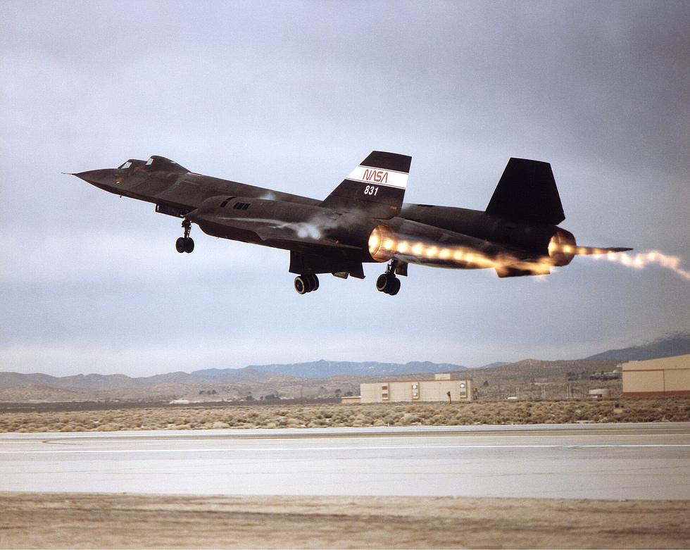SR-71 Blackbird taking off with afterburners lit, shock diamonds visible in the exhaust