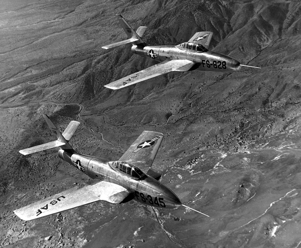 The swept F-84F Thunderstreak (left) and RF-84F Thunderflash prototypes together in 1952 the two branches of the swept family.