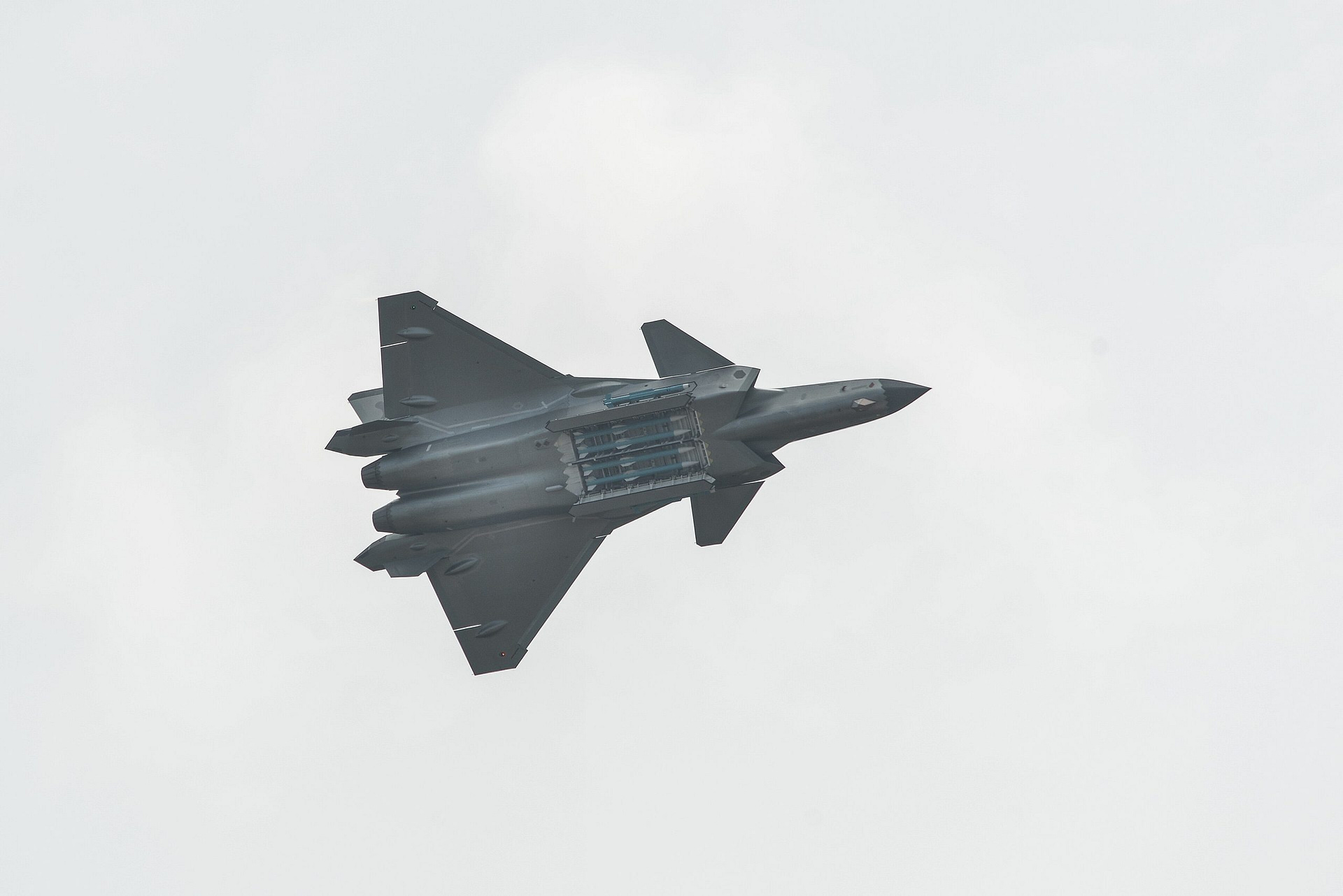 Chengdu J-20 Mighty Dragon stealth fighter in flight