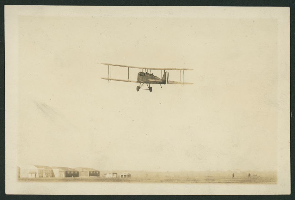 Airco DH.4 climbing away just after take-off