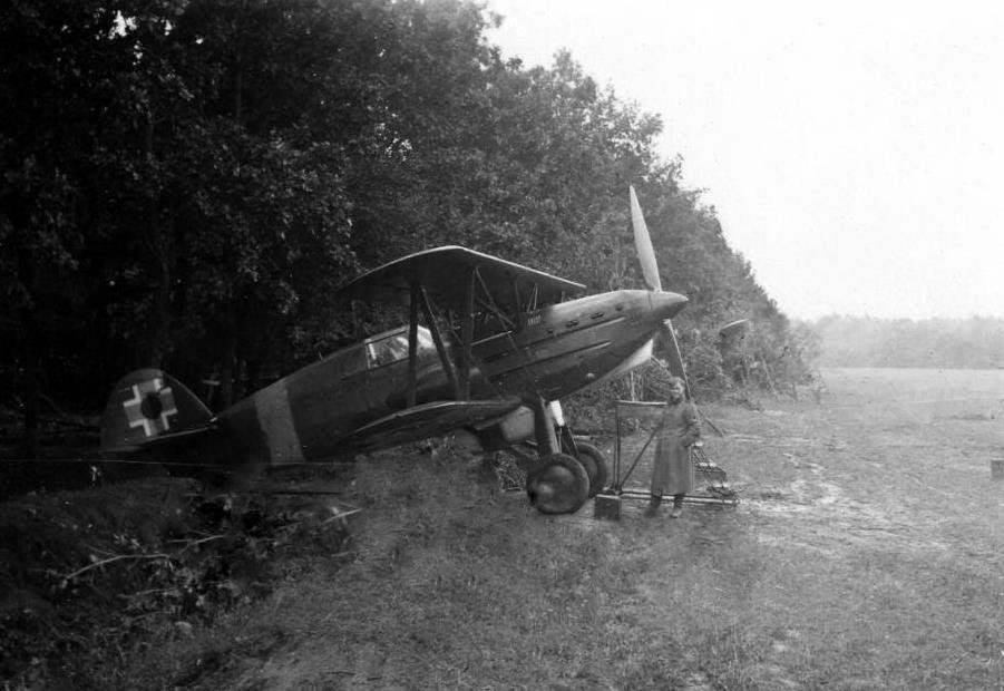 Avia B-534 of the Slovak Air Force under camouflage concealment. Photo: unknown author, public domain.