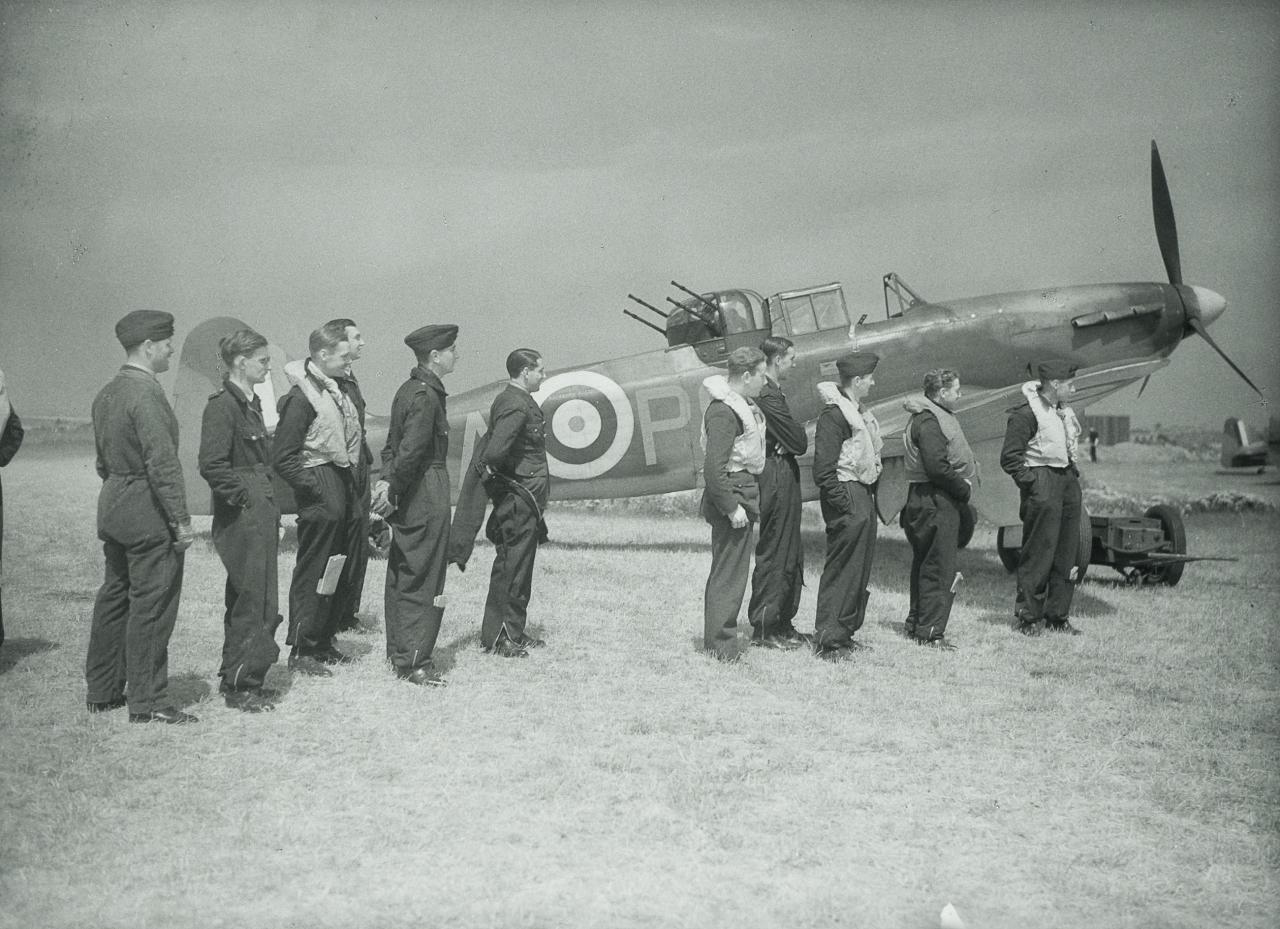 Airmen with a Boulton Paul Defiant of No. 264 Squadron RAF