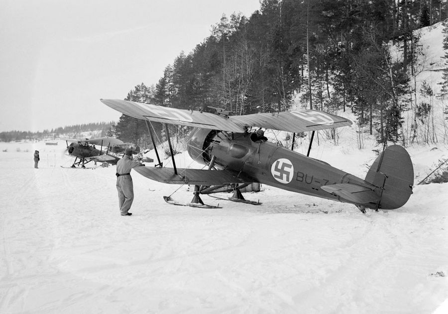 A Finnish Air Force Bulldog squadron line-up in the 1930s. Photo: Uusi Suomi / Wikimedia Commons (public domai