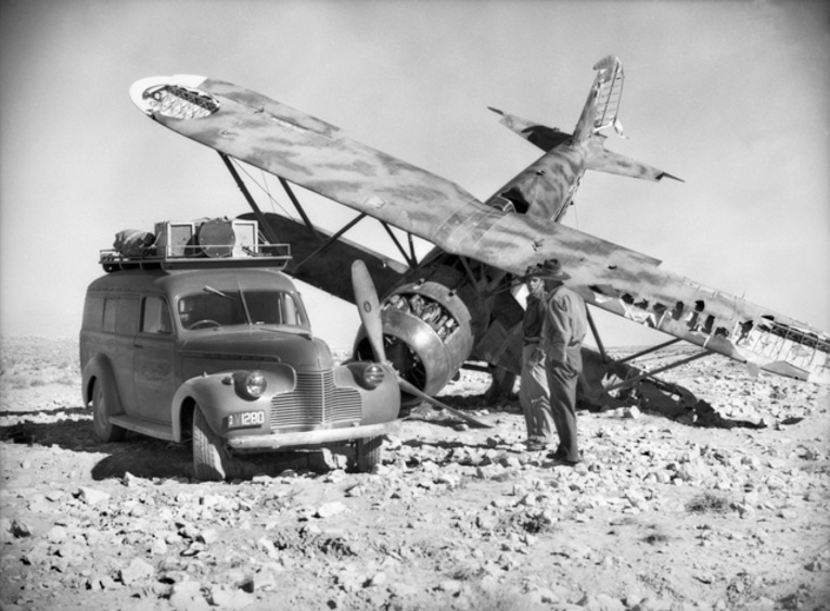 A crashed Fiat CR.42 Falco in the Libyan desert, 1941