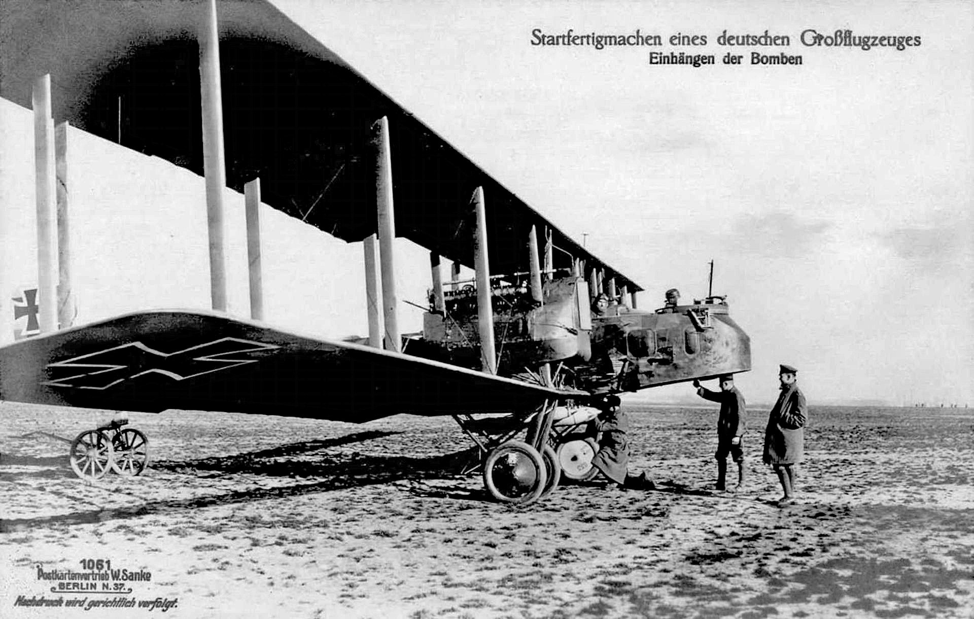 Gotha G.V biplane bomber side view showing the pusher engines